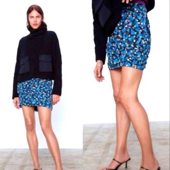 SOLD🚫 FLORAL MINI SKIRT - Picture 3 of 8